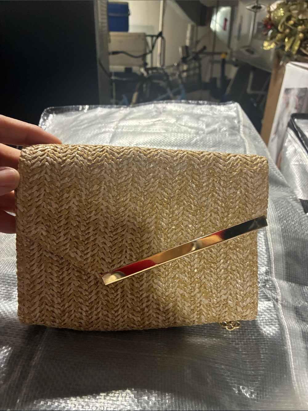 Woven Beige Crossbody Bag with Gold Bar and Chain - Picture 4 of 6